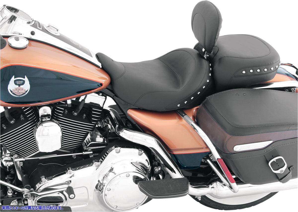 取寄せ 取り外し可能なバックレストを備えたワイドスタイルのソロシート マスタング Wide Solo Seat - With Backrest - Black - Studded W/Concho - FL '08+ 79602 08010464