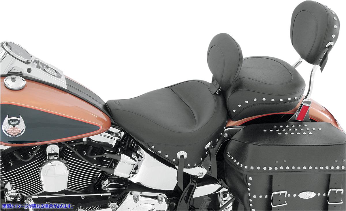 取寄せ 取り外し可能なバックレストを備えたワイドスタイルのソロシート マスタング Wide Solo Seat - With Backrest - Black - Studded w/ Concho - FLST '00-'15 79485 08020491